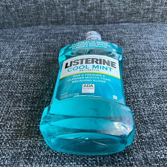 NWT Listerine Cool Mint Antiseptic Mouthwash 1.5 L - Picture 5 of 7